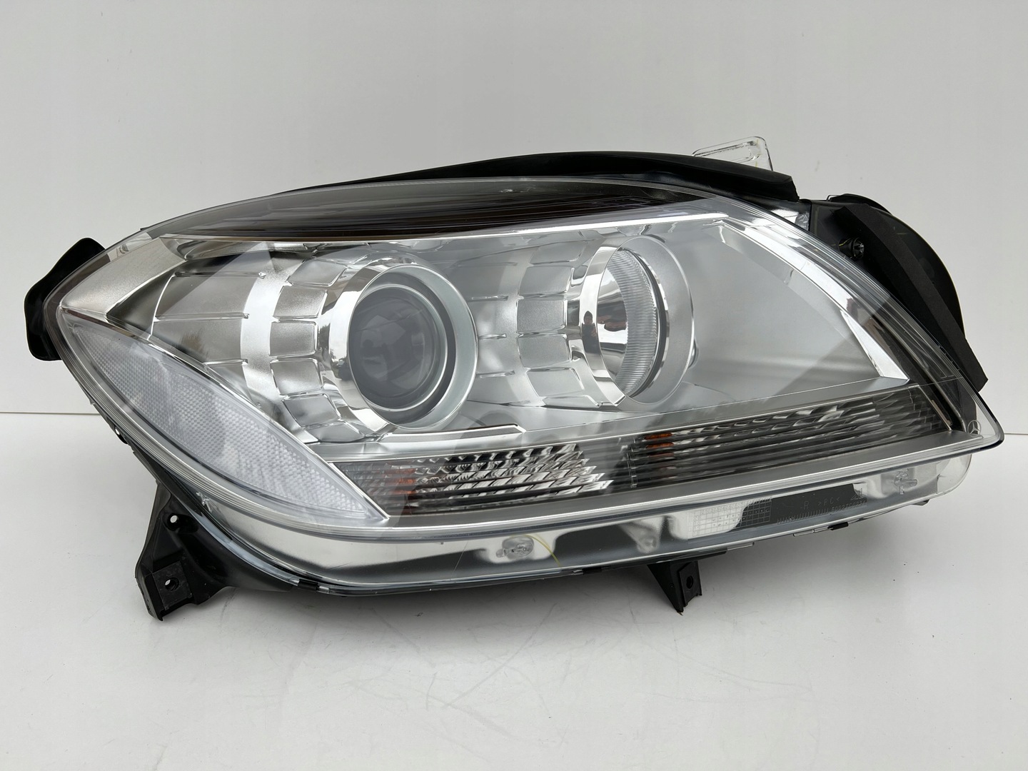 GLE166 head lamp glass - PMP
